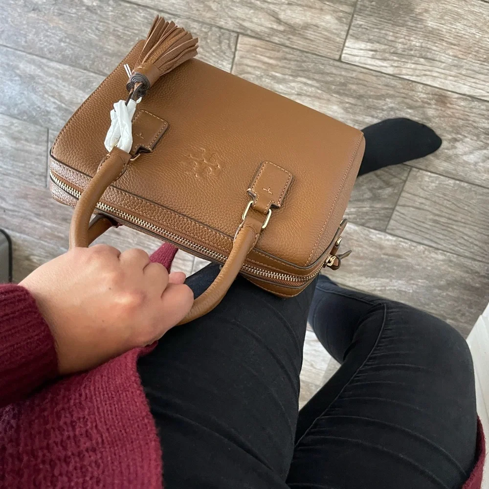 New Tory burch thea black satchel 🖤 - Picture 8 of 11